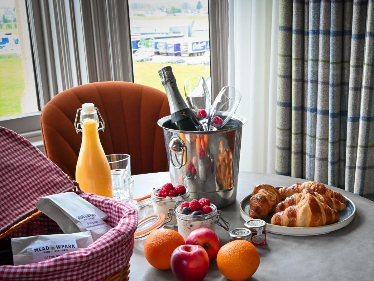 The Meadowpark Bar, Kitchen & Rooms 스털링 외부 사진